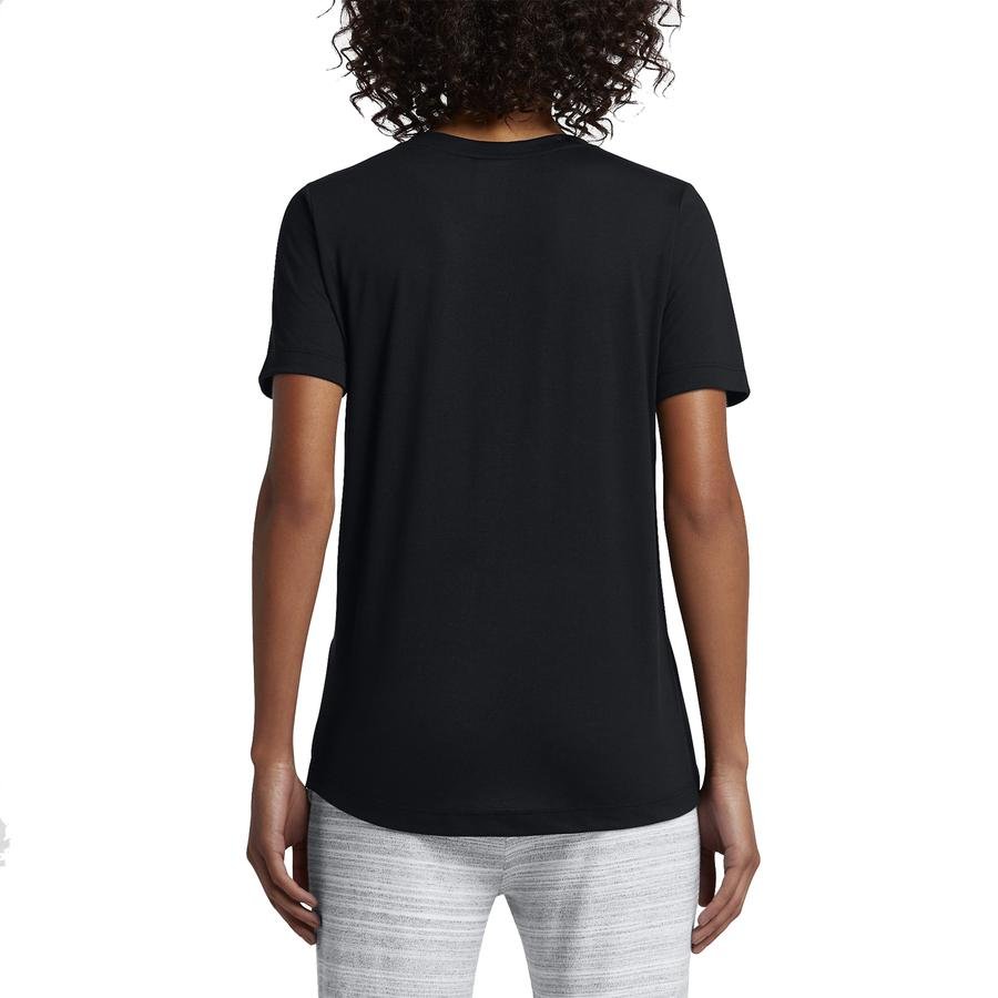  Nike Sportswear Essential Kadın Tişört