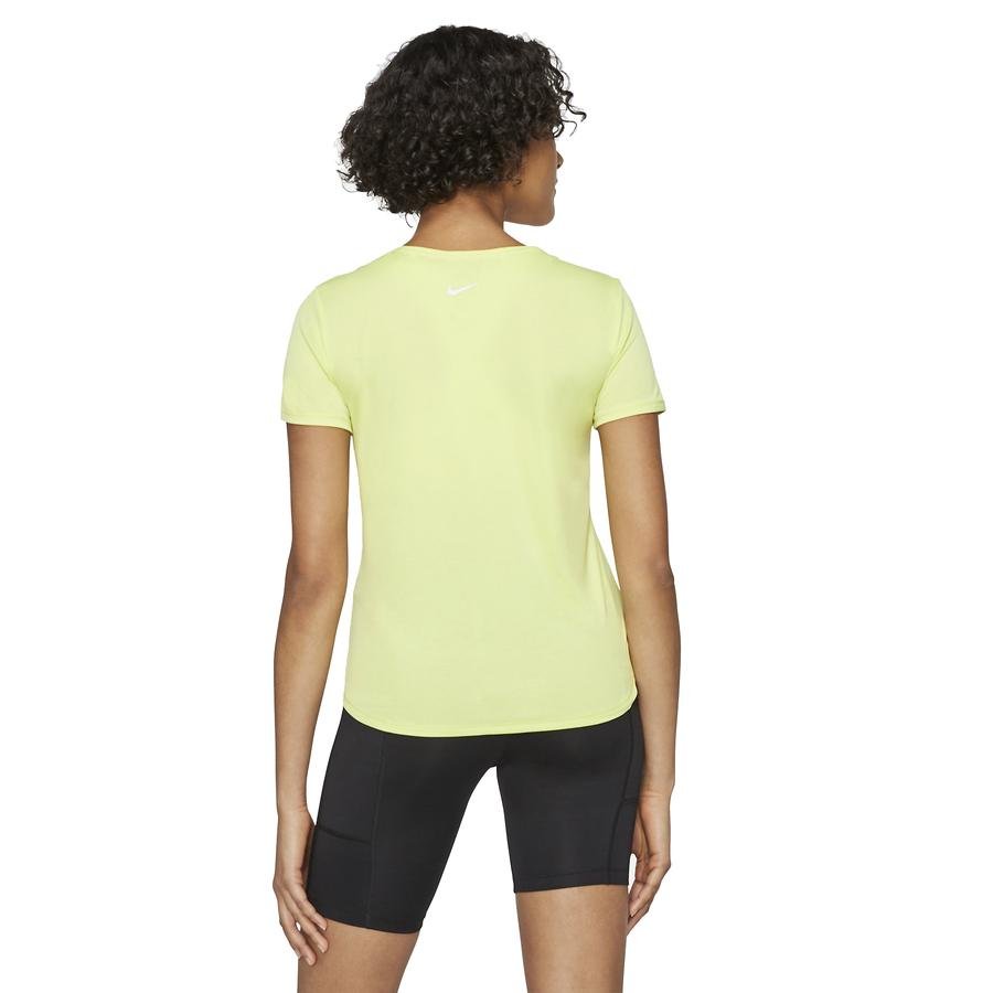 Nike Short-Sleeve Swoosh Running Top Kadın Tişört