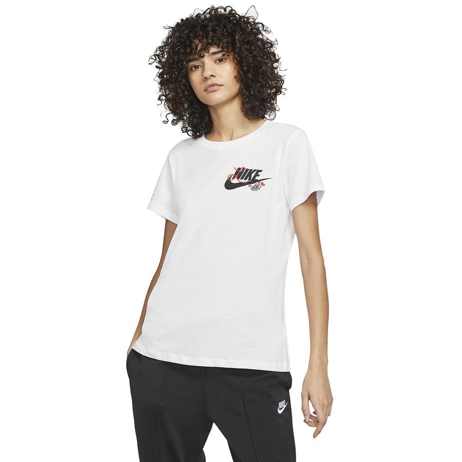  Nike Sportswear Kadın Tişört