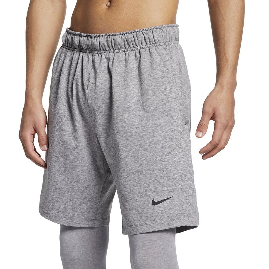  Nike Dri-Fit Yoga Training Erkek Şort