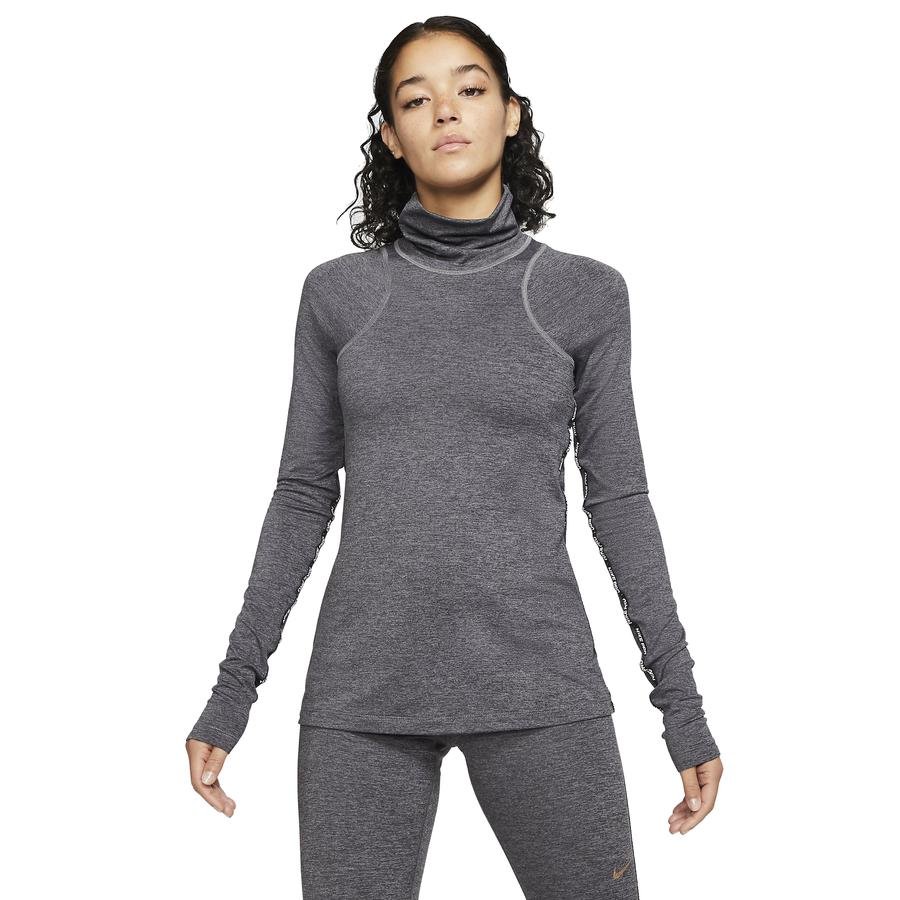  Nike Pro Warm Long-Sleeve Metallic Top Kadın Tişört