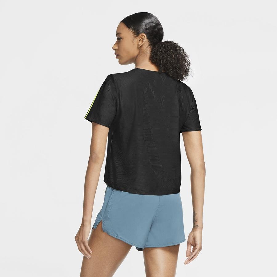  Nike Air Short-Sleeve Running Top Kadın Tişört
