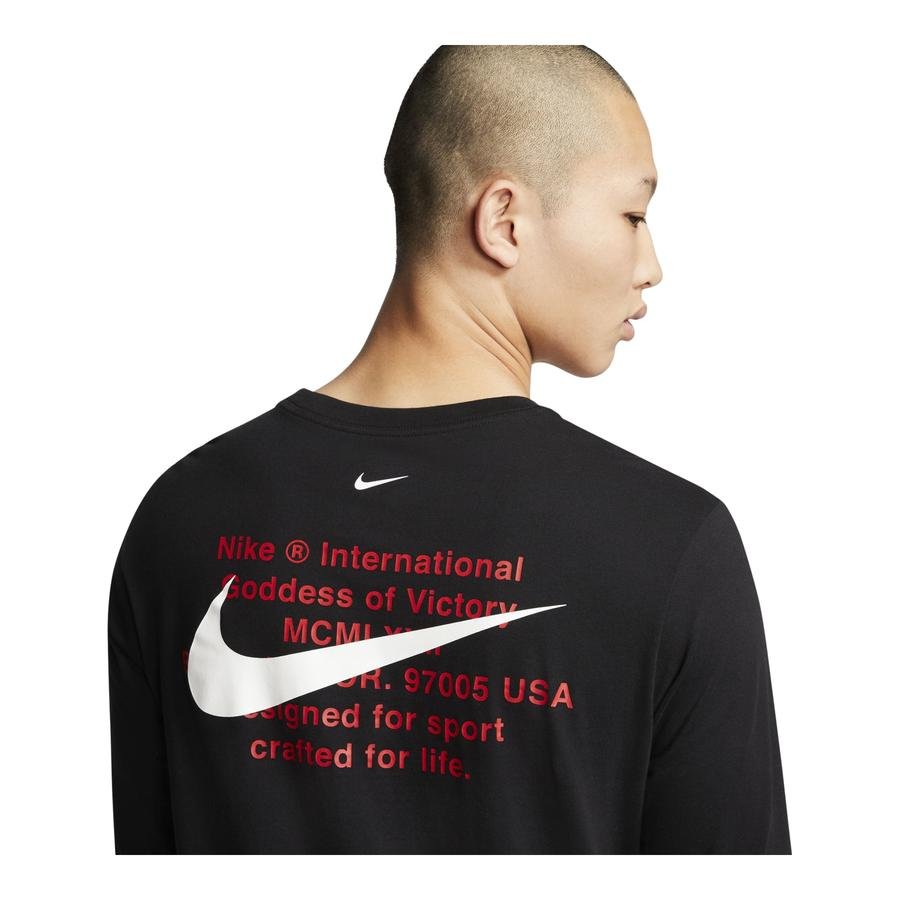  Nike Sportswear Swoosh Long-Sleeve Uzun Kollu Erkek Tişört