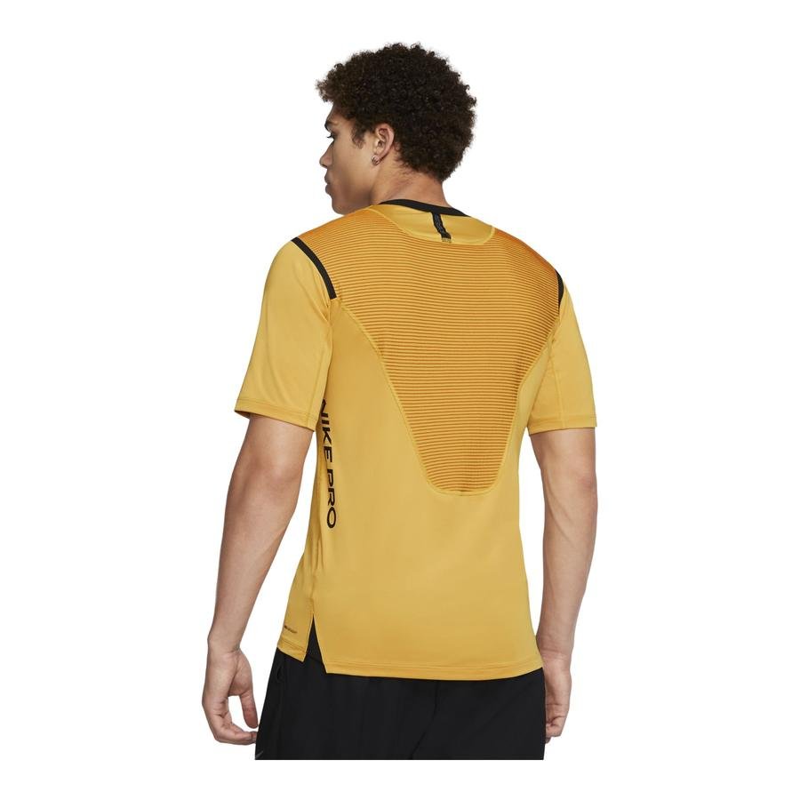  Nike Pro AeroAdapt Short-Sleeve Top Erkek Tişört