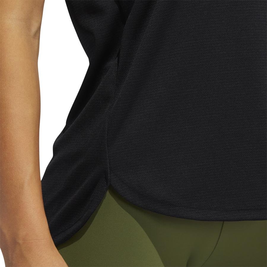  adidas Badge of Sport Short-Sleeve Kadın Tişört