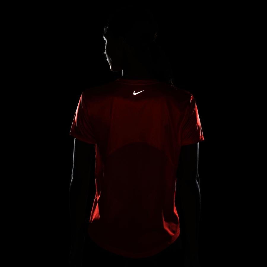  Nike Miler Short-Sleeve Running Top Kadın Tişört