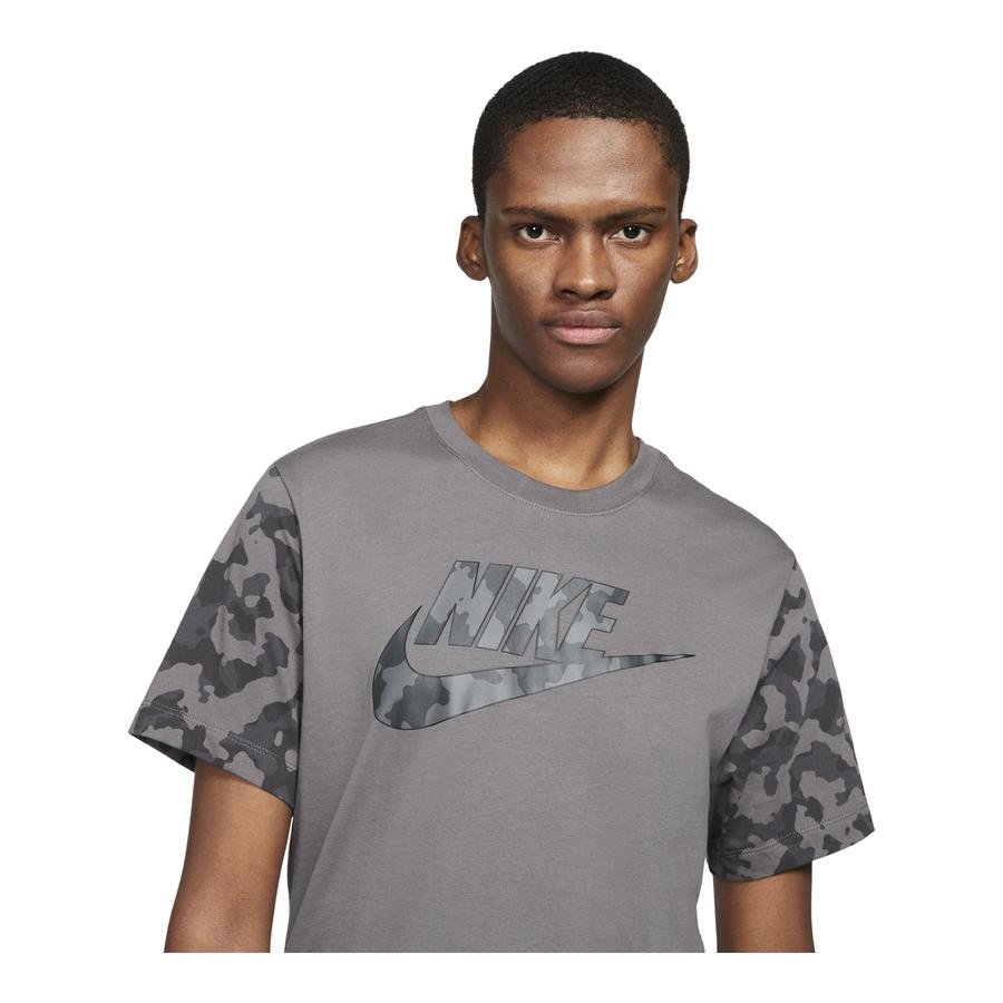  Nike Sportswear Futura Club Fill Short-Sleeve Erkek Tişört