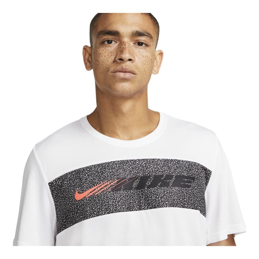  Nike Dri-Fit Superset Sport Clash Short-Sleeve Erkek Tişört