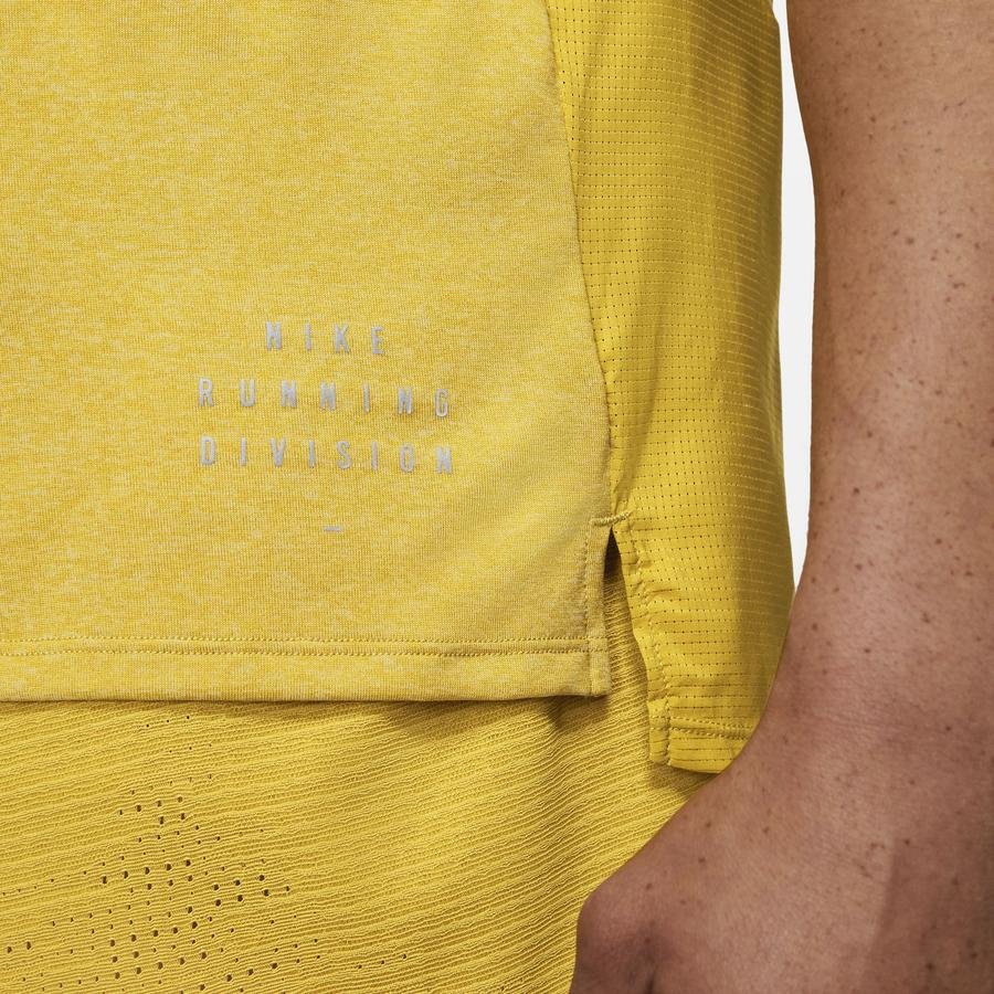  Nike Techknit Ultra Run Division Short-Sleeve Running Erkek Tişört