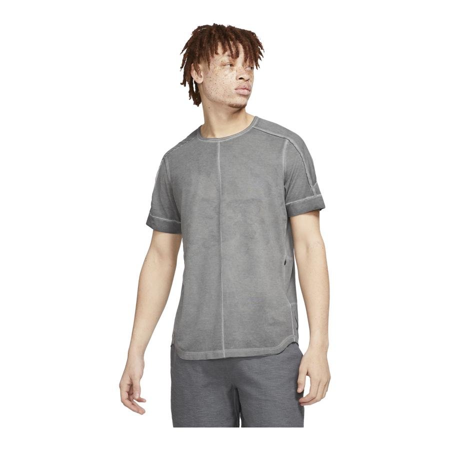  Nike Yoga Specialty-Dyed Short-Sleeve Erkek Tişört