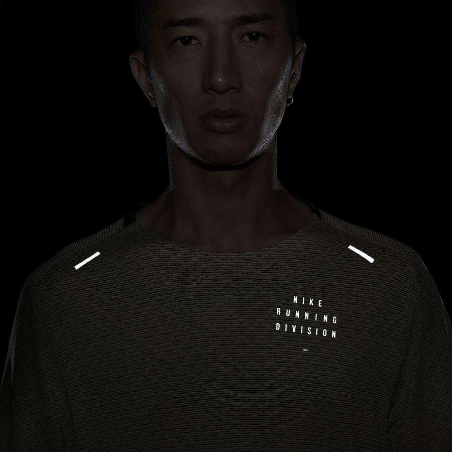  Nike Dri-Fit ADV Run Division TechKnit Short-Sleeve Erkek Tişört