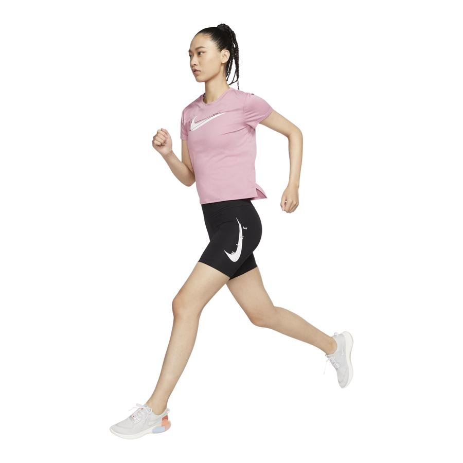 Nike Dri-Fit Swoosh Run Short-Sleeve Kadın Tişört
