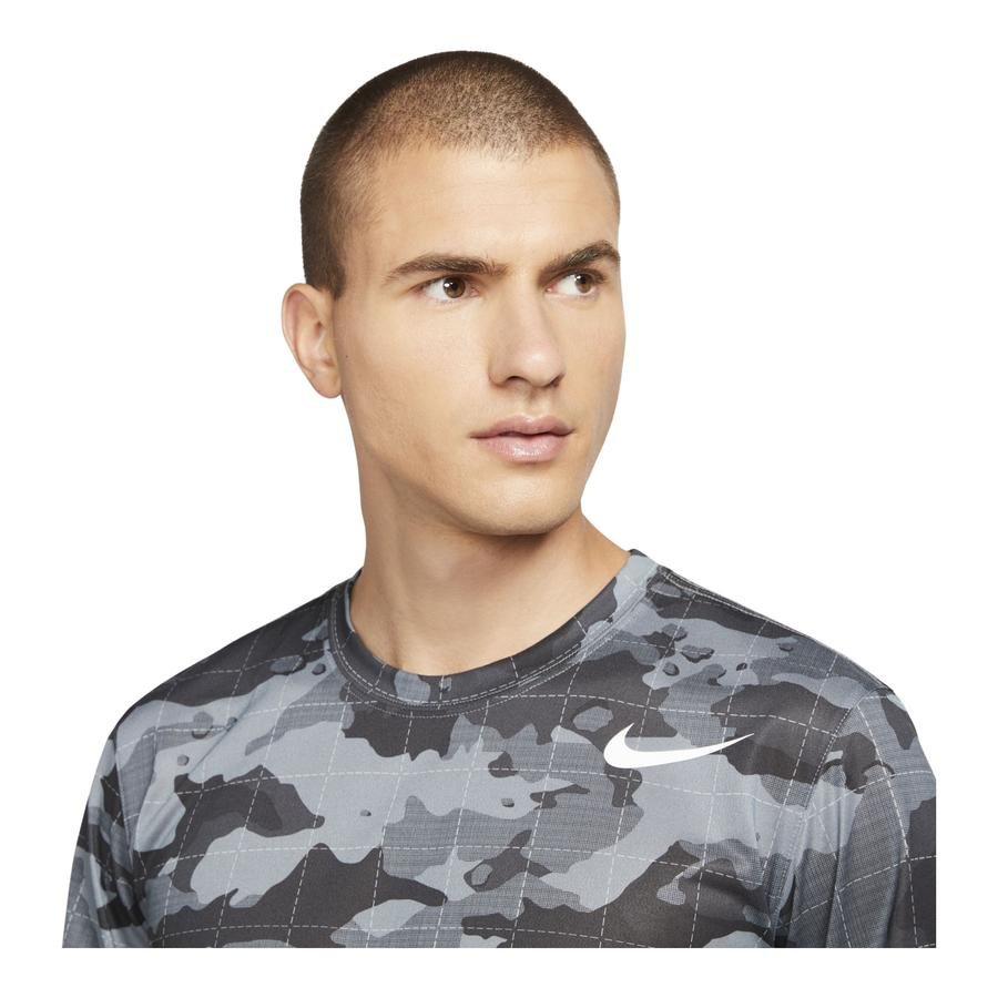 Nike Dri-Fit Camouflage Training Short-Sleeve Erkek Tişört