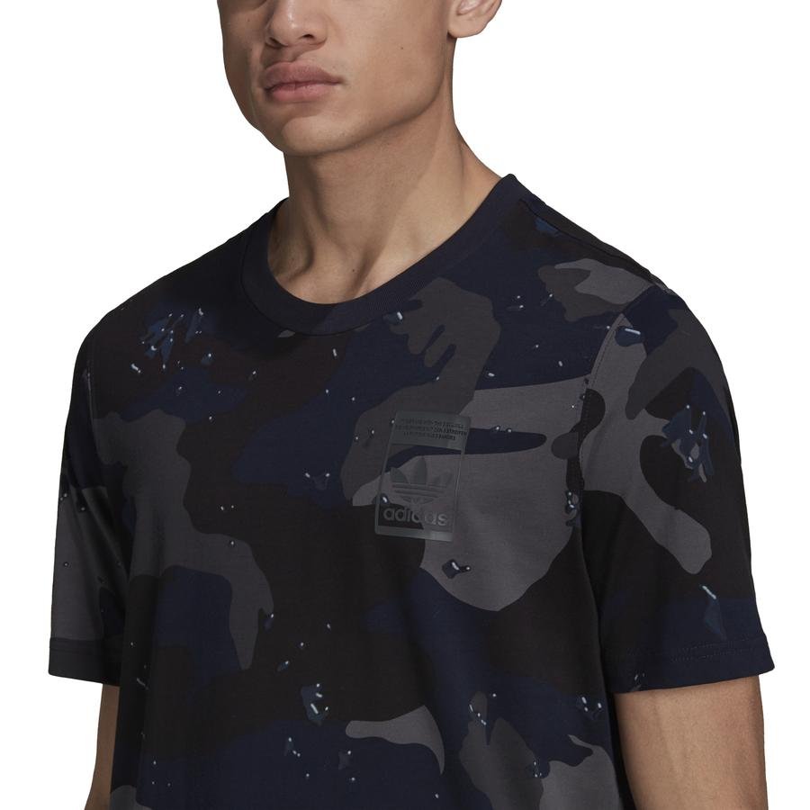  adidas Graphics Camouflage Allover Print Short Sleeve Erkek Tişört