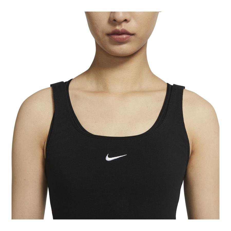  Nike Sportswear Essential Camiseta Kadın Atlet
