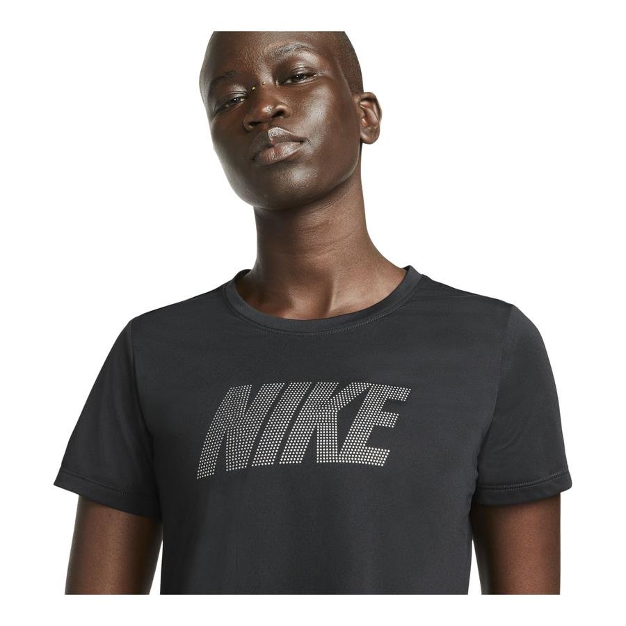  Nike Dri-Fit One Standard Fit Graphic Short-Sleeve Kadın Tişört