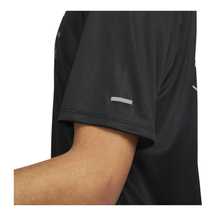  Nike Dri-Fit UV Run Division Miller Running Short-Sleeve Erkek Tişört
