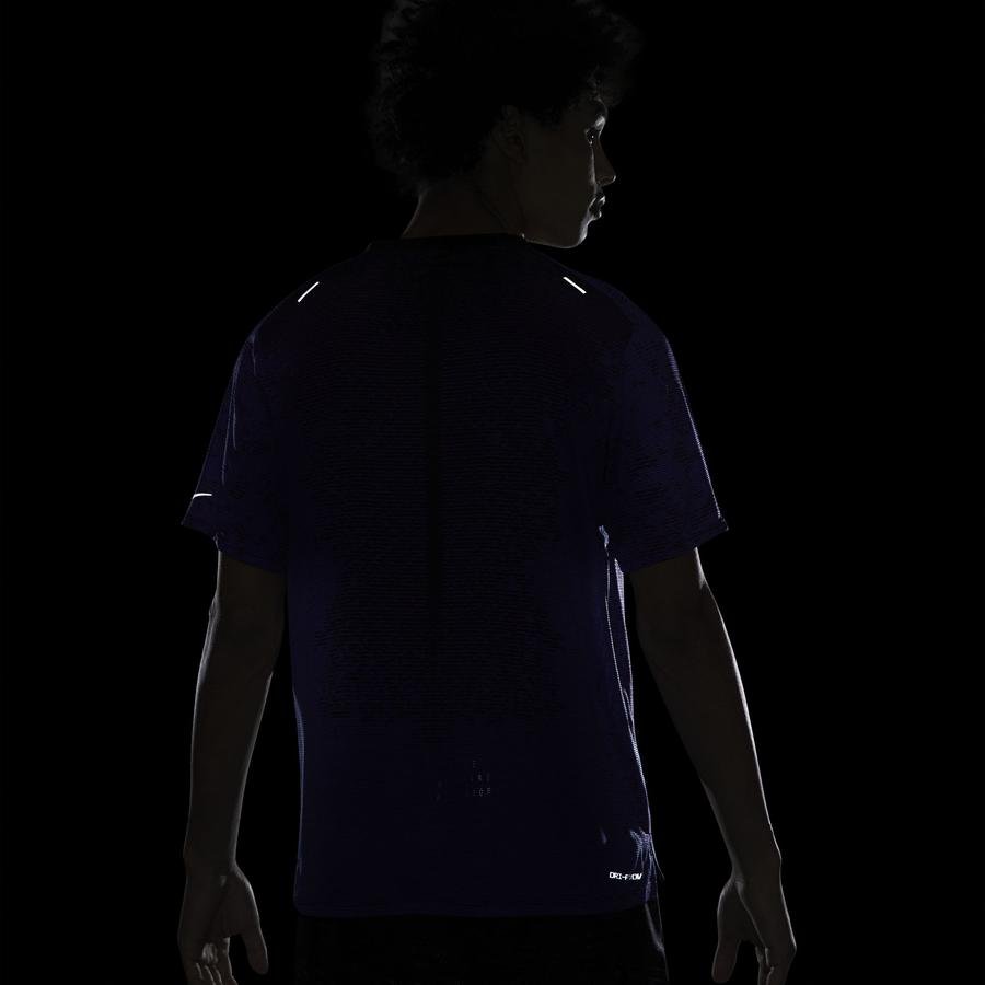  Nike Dri-Fit ADV Run Division TechKnit Running Short-Sleeve Erkek Tişört