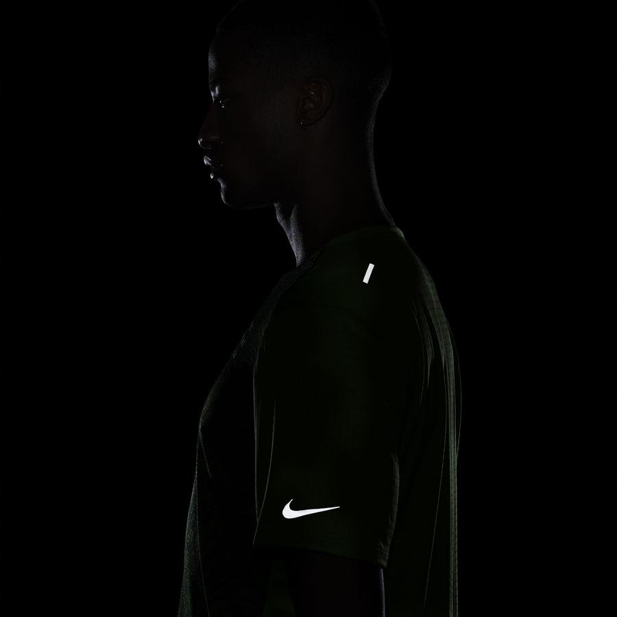  Nike Dri-Fit Run Division Rise 365 Short-Sleeve Erkek Tişört