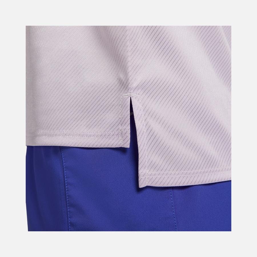  Nike Dri-Fit Swoosh Graphic Running Short-Sleeve Kadın Tişört