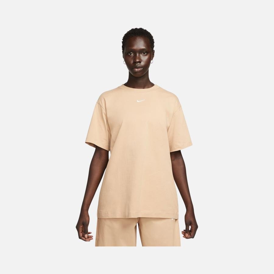  Nike Sportswear Essentials Short-Sleeve Kadın Tişört