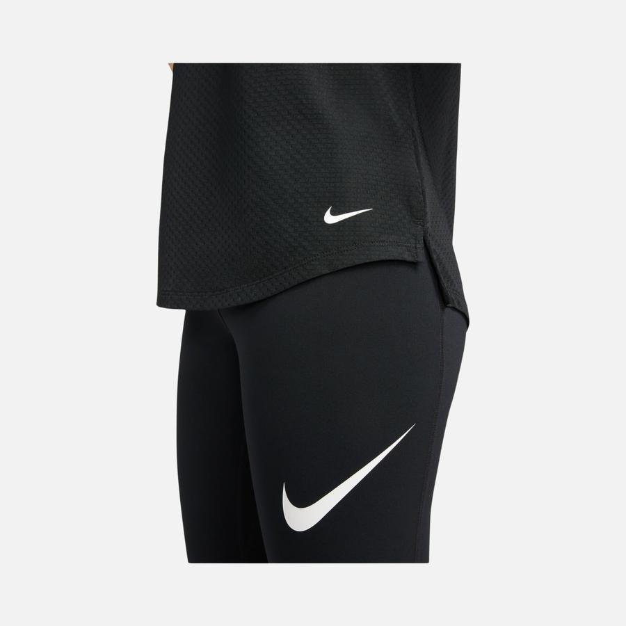  Nike Dri-Fit One Breathe Short-Sleeve Training Kadın Tişört