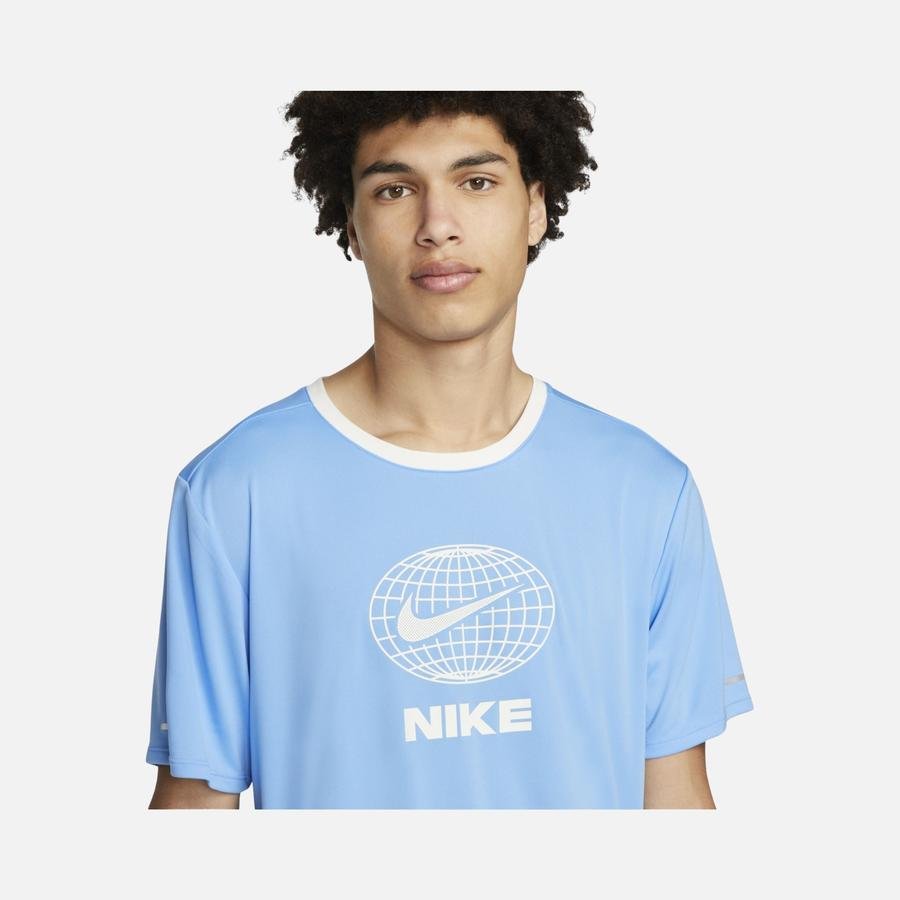  Nike Dri-Fit Heritage Running SS22 Short-Sleeve Erkek Tişört