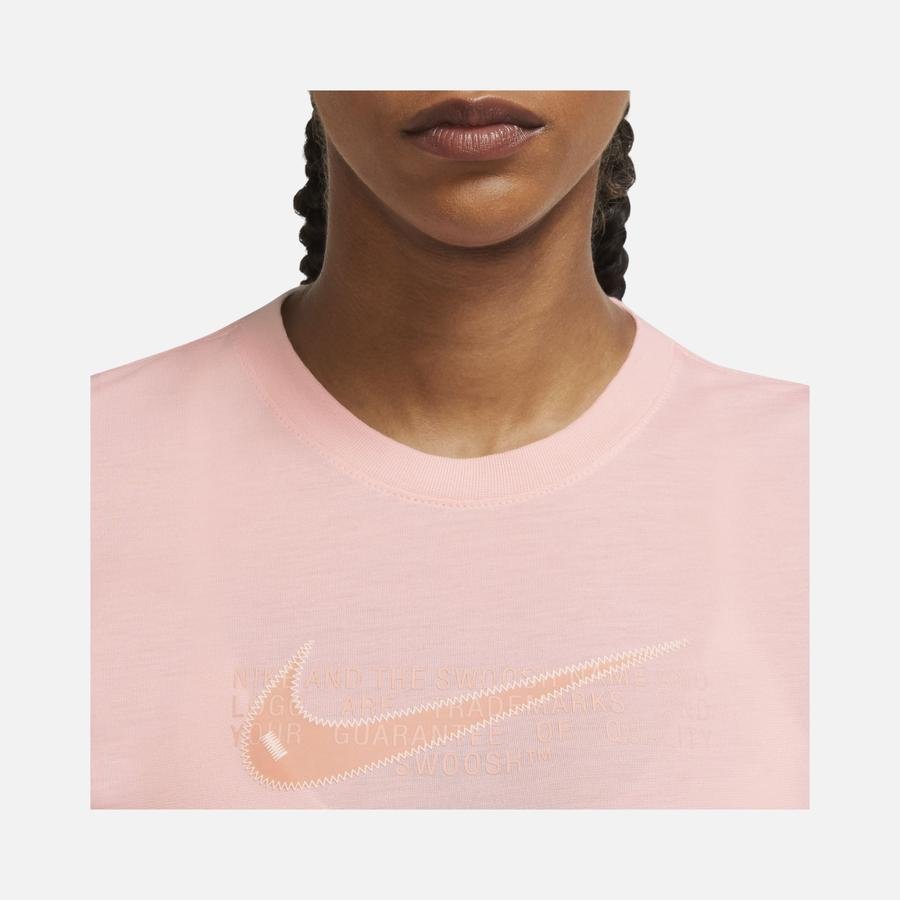  Nike Sportswear Slim Cropped Swoosh Short-Sleeve Kadın Tişört