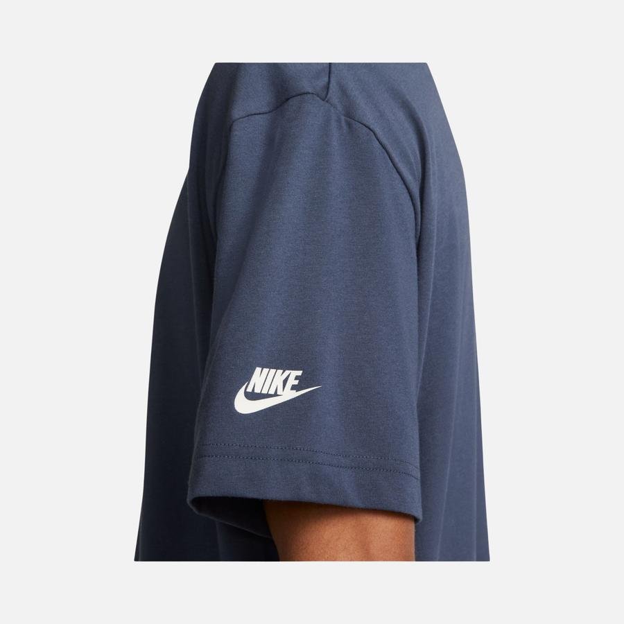  Nike Sportswear Sport Utulity Graphic Short-Sleeve Erkek Tişört