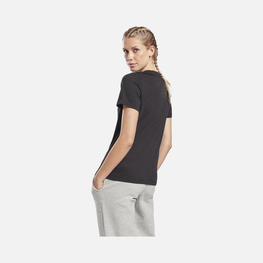  Reebok Identity Logo Short-Sleeve Kadın Tişört