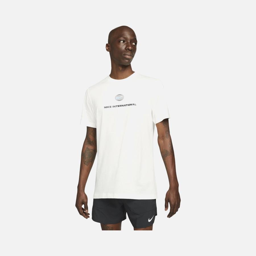  Nike Dri-Fit Heritage Running Short-Sleeve Erkek Tişört