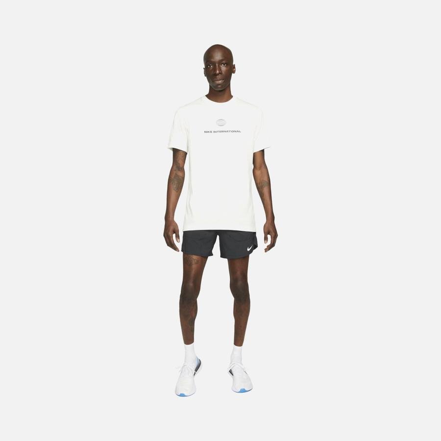  Nike Dri-Fit Heritage Running Short-Sleeve Erkek Tişört