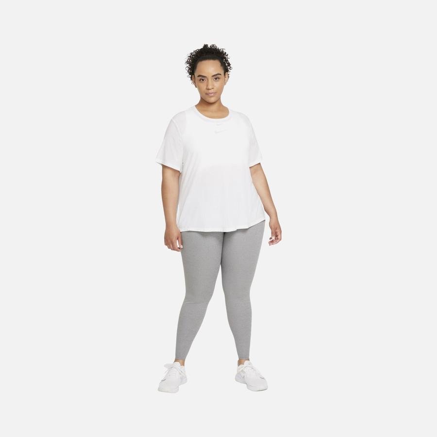  Nike Dri-Fit One Luxe Standard Fit Short-Sleeve Kadın Tişört