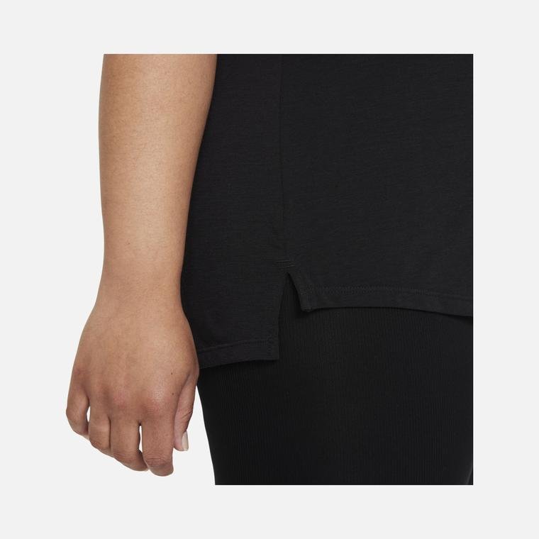 Nike Dri-Fit One Luxe Standard Fit Short-Sleeve Kadın Tişört