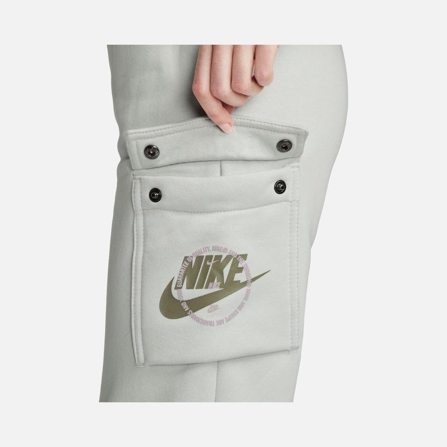  Nike Sportswear Graphic Fleece Cargo Kadın Eşofman Altı