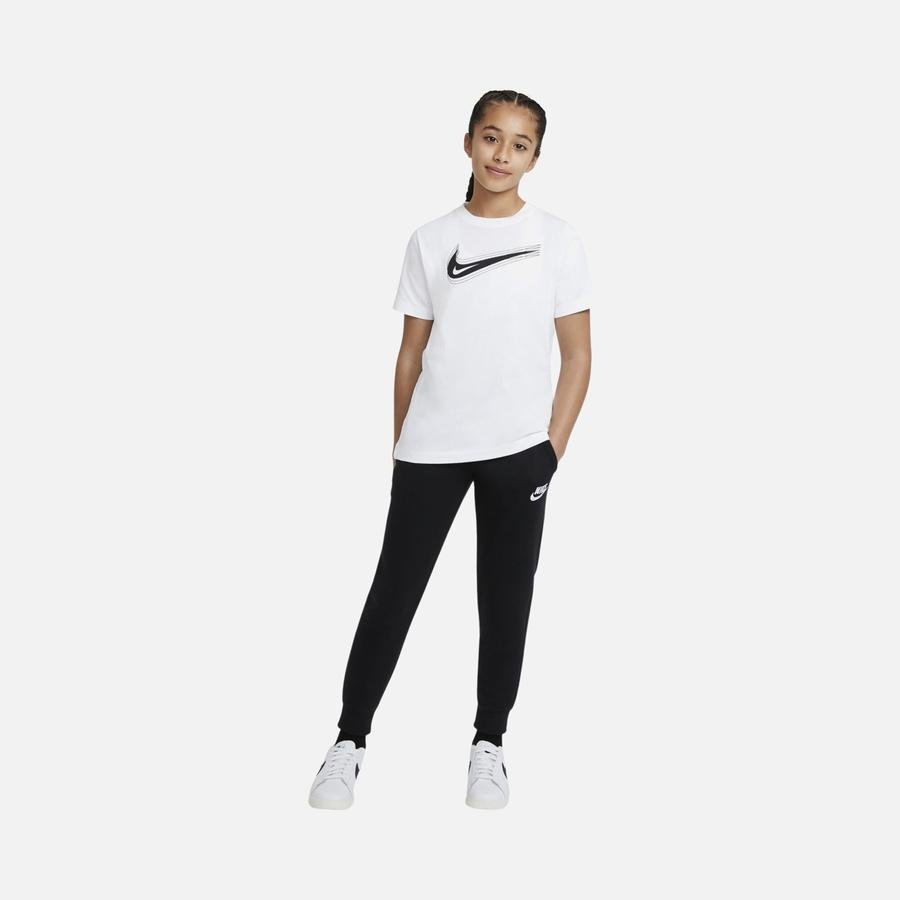  Nike Sportswear Swoosh Graphic Short-Sleeve Çocuk Tişört