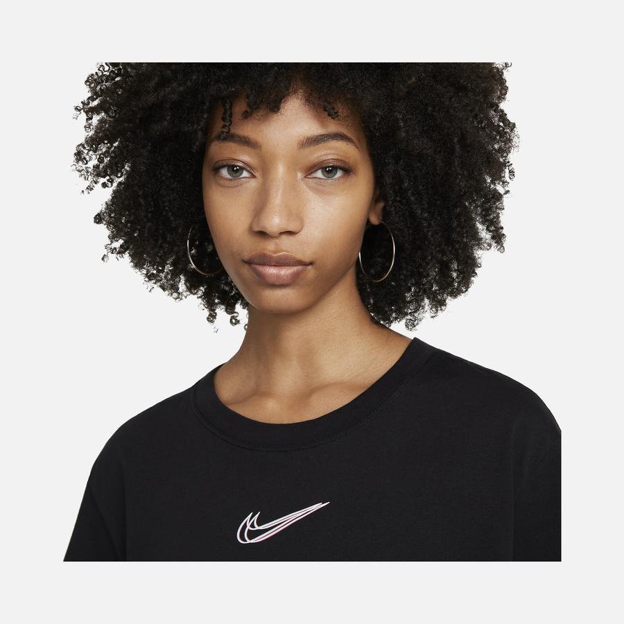  Nike Sportswear Cropped Dance Short-Sleeve Kadın Tişört