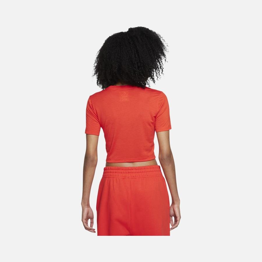  Nike Sportswear Essential Slim Crop-Top Kadın Tişört