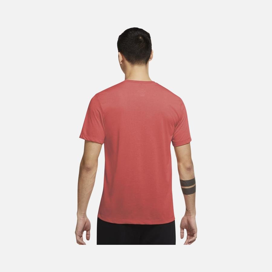  Nike Pro Dri-Fit Graphic Short-Sleeve Erkek Tişört