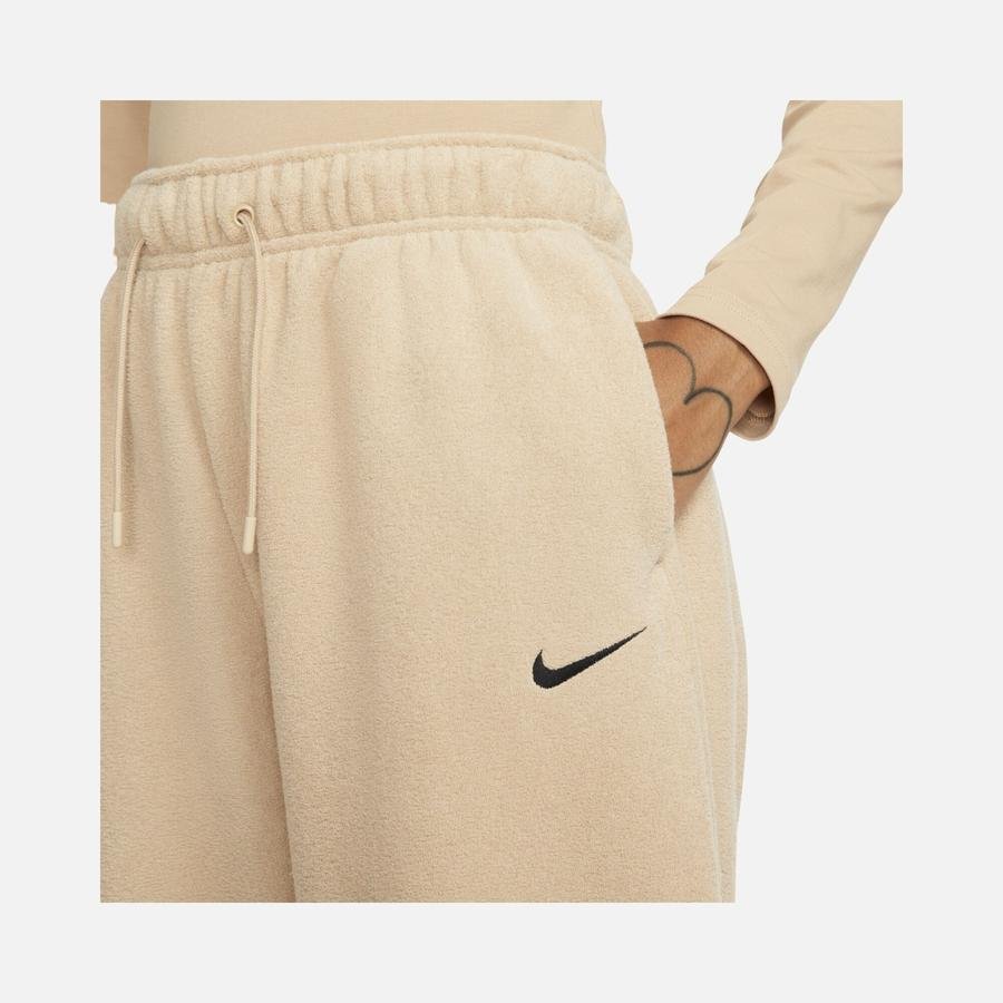  Nike Sportswear Essentials Plush High-Rise Kadın Eşofman Altı
