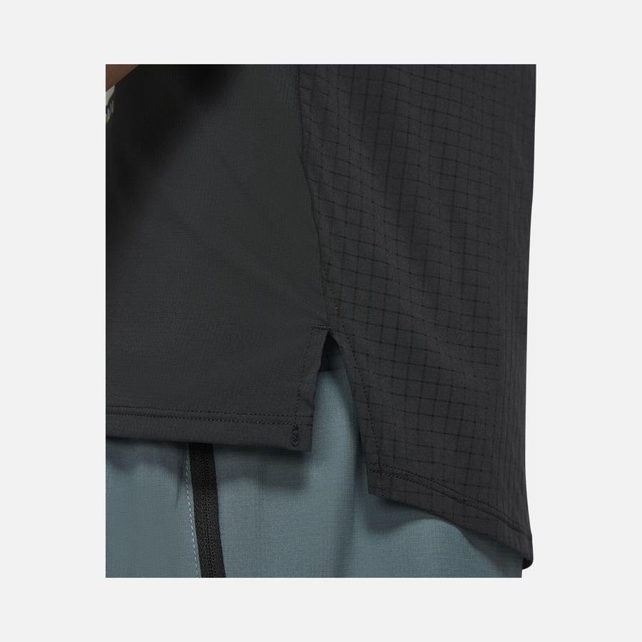  Nike Dri-Fit Trail Rise 365 Short-Sleeve Erkek Tişört