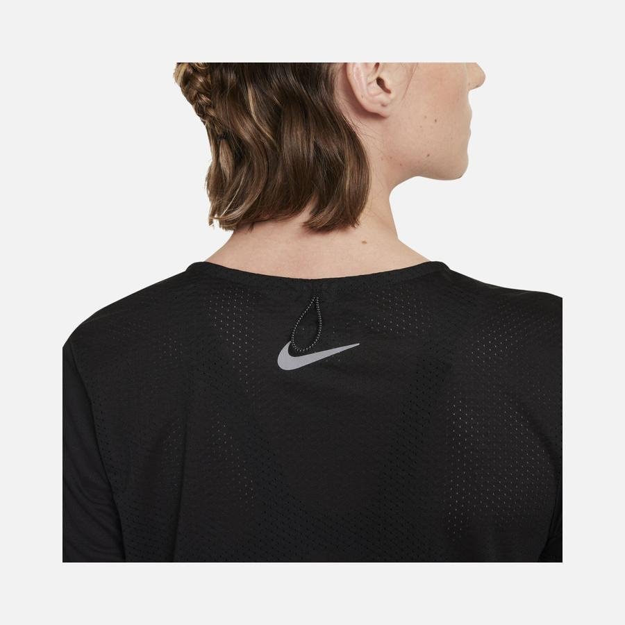  Nike Miler Run Division Short-Sleeve Running Kadın Tişört