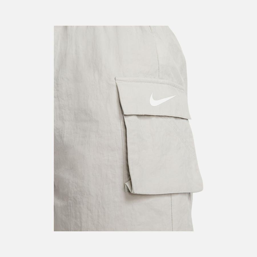  Nike Sportswear Essential Woven High-Rise Kadın Şort