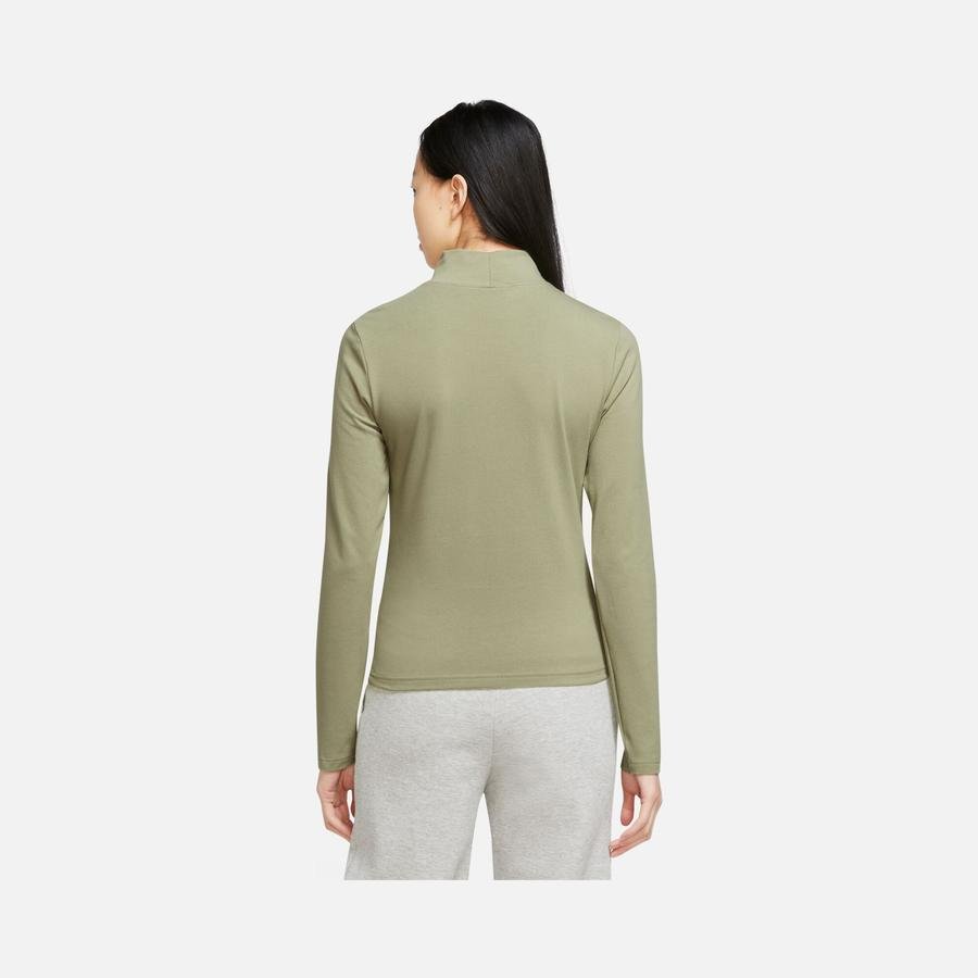  Nike Sportswear Collection Essentials Mock Neck Long-Sleeve Kadın Tişört