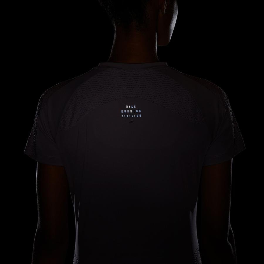  Nike Dri-Fit ADV Run Division Short-Sleeve Kadın Tişört
