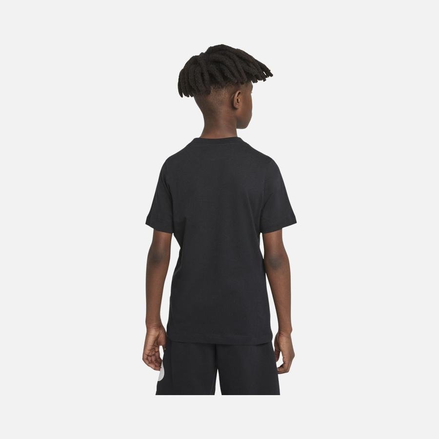  Nike Sportswear Essentials+ Core 1 Short-Sleeve (Boys') Çocuk Tişört