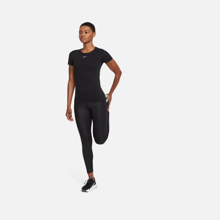 Nike Dri-Fit Advantage Aura Slim-Fit Short-Sleeve Kadın Tişört