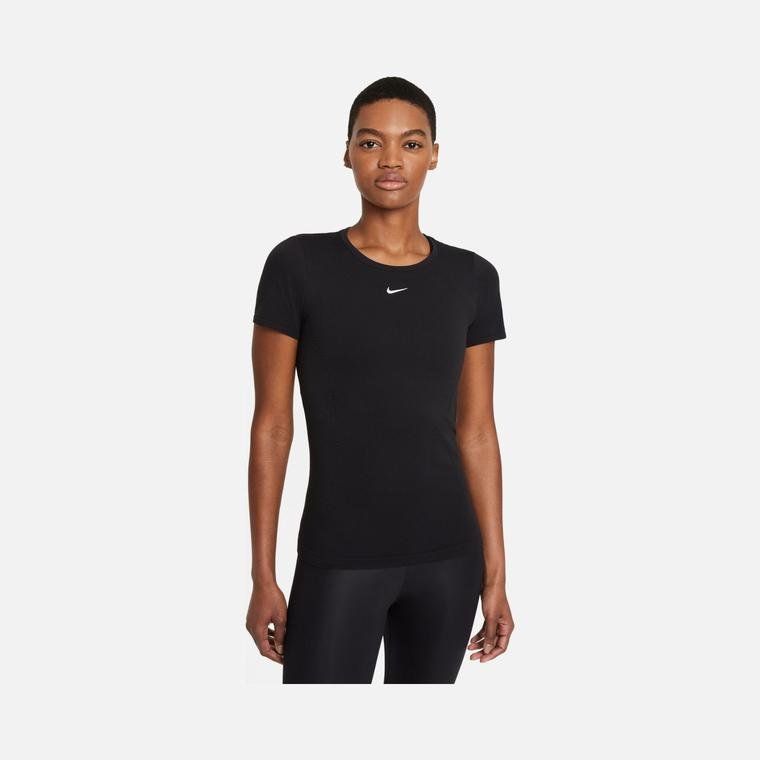 Nike Dri-Fit Advantage Aura Slim-Fit Short-Sleeve Kadın Tişört