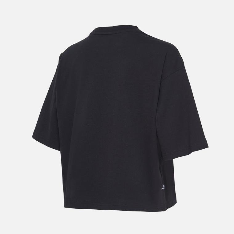 New Balance Sportswear WNT1349 Cropped Short-Sleeve Kadın Tişört