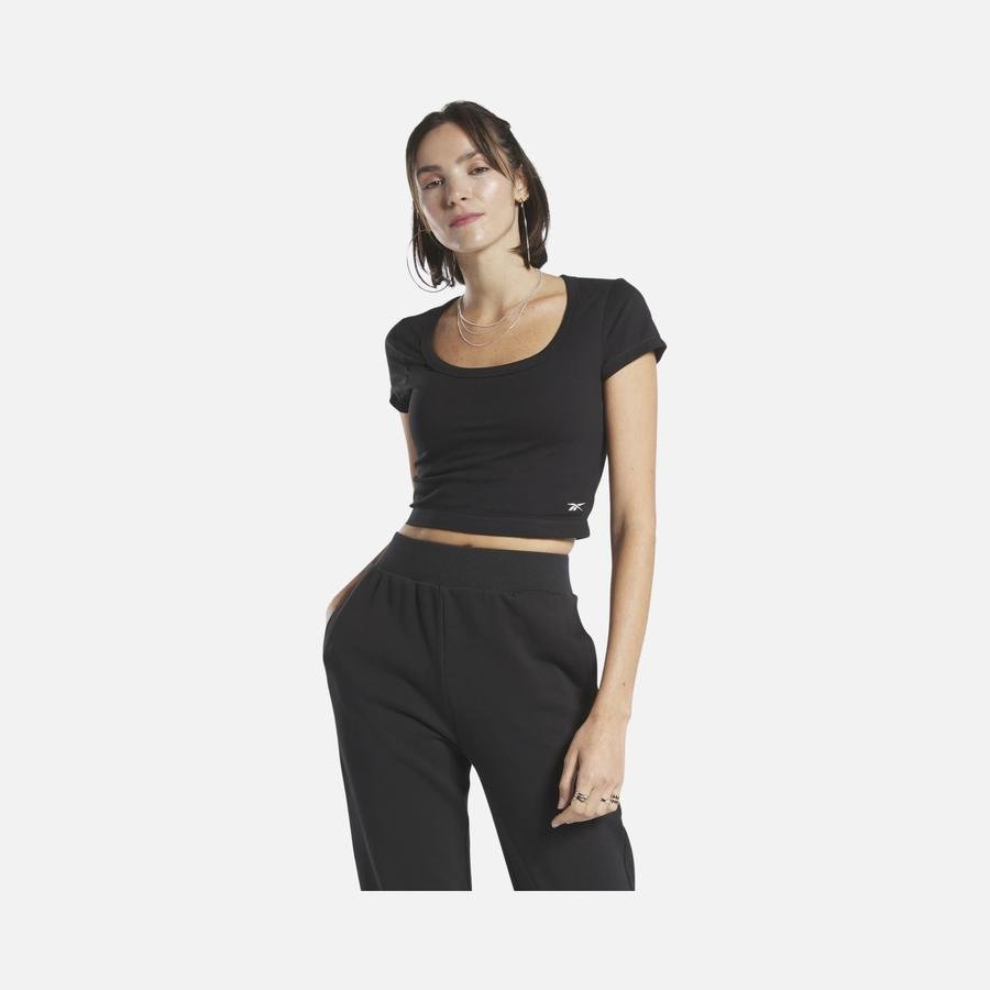 Reebok Sportswear Classics Cropped Short-Sleeve Kadın Tişört